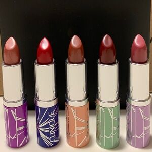 Clinique Plenty Of Pop Set Bare, Cherry, Mocha, Berry and Plum Pop Lipsticks.